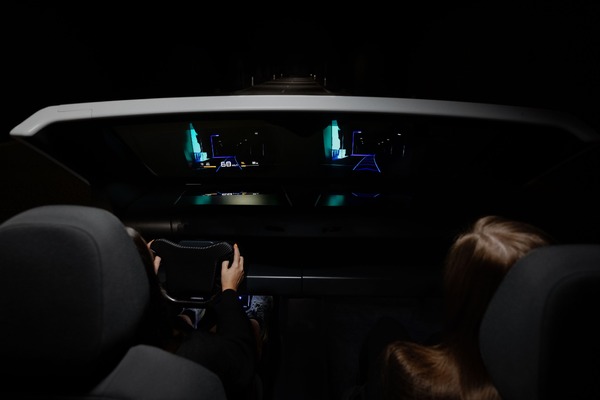 3D AR HUD без зеркал от FORVIA HELLA