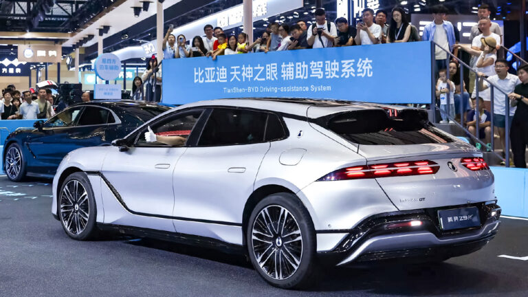 BYD Denza adds Z9GT variant, lowering entry price for e3 tri-motor tech