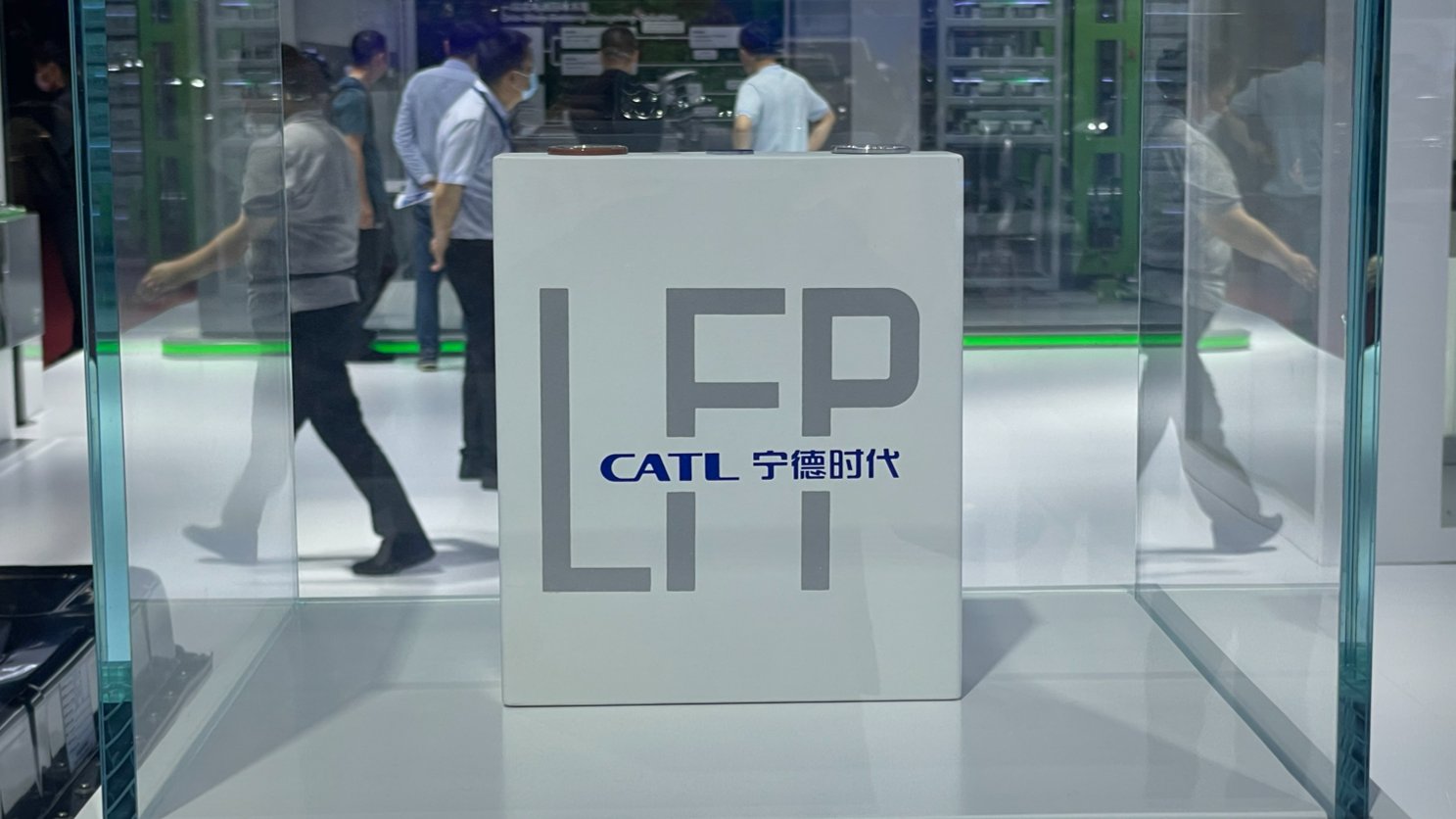Аккумуляторная ячейка CATL на автосалоне в Шанхае
