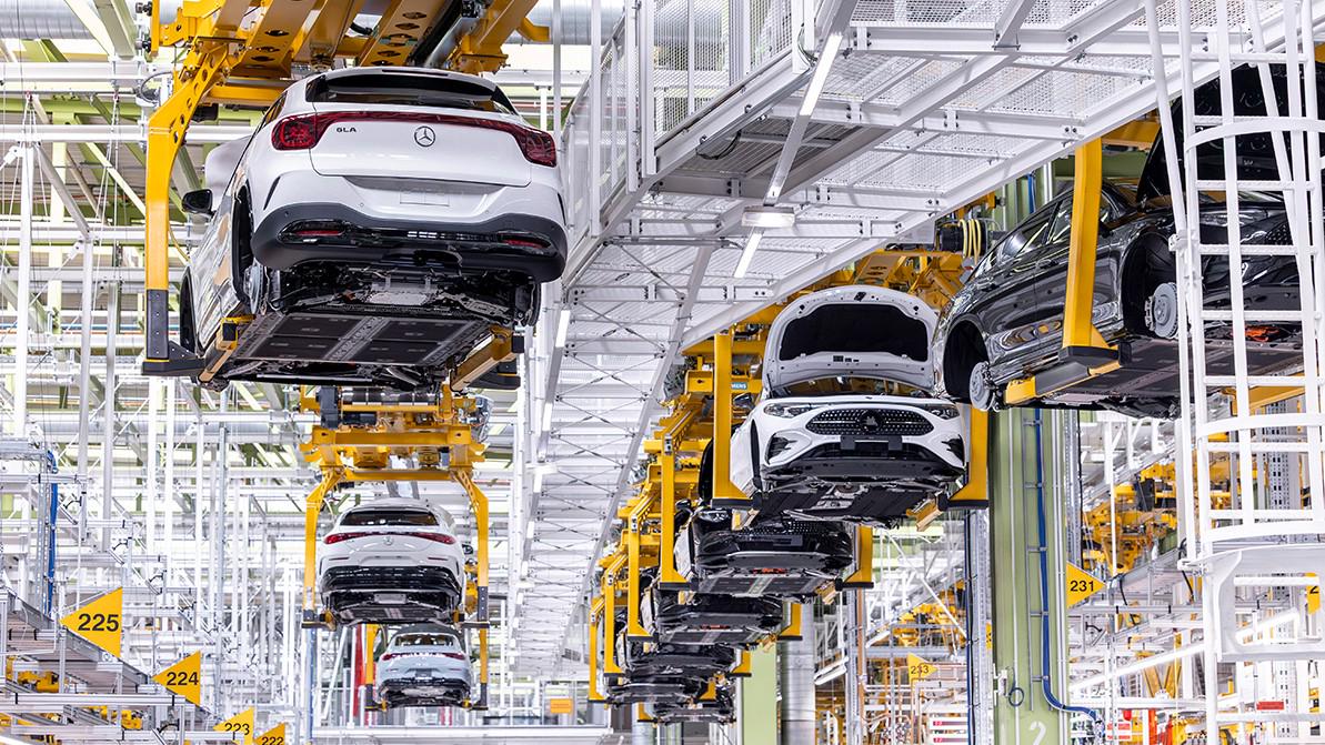 Mercedes-Benz предупреждает о риске закрытия заводов в Германии