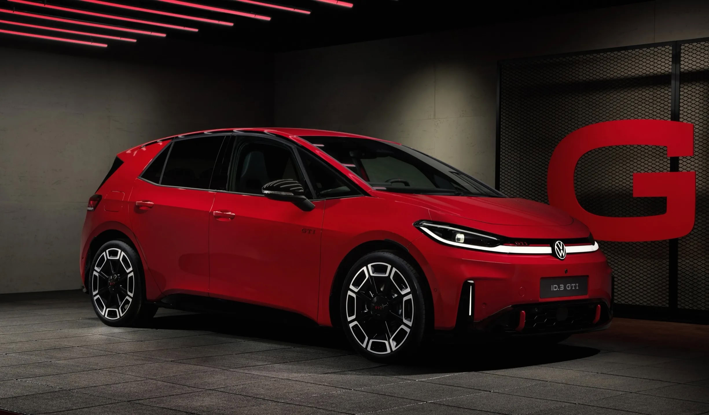 Красный Volkswagen ID.3 GTI