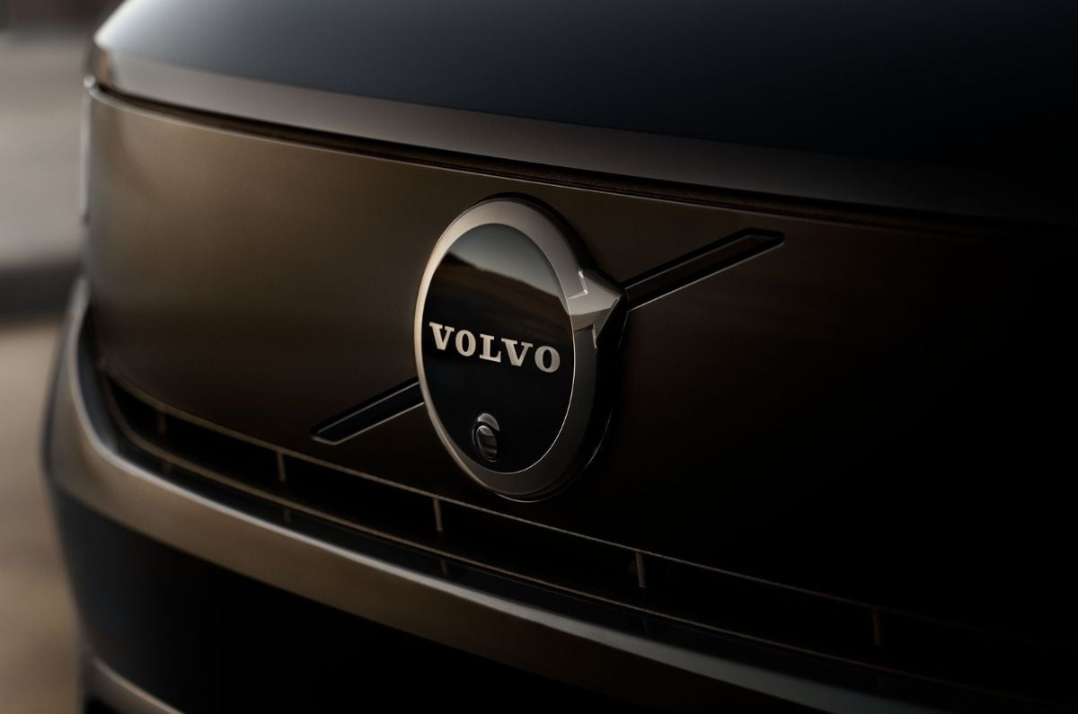 новый автомобиль Volvo